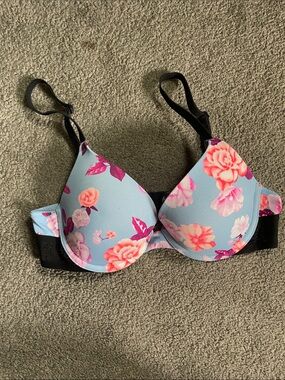 PINK Victoria’s Secret bra